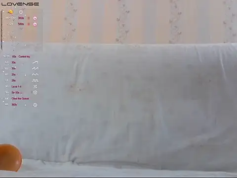 Snapshot of LustfulSarah chatting on 09.19.25 LustfulSarah online show from 09.19.25