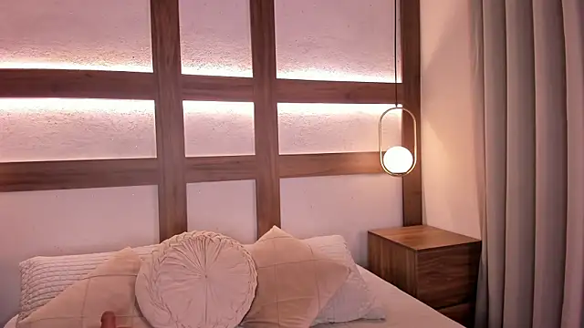 Snapshot of SarhaVega chatting on 06.24.26 SarhaVega online show from 06.24.26