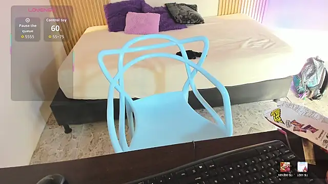 Snapshot of Izelevans chatting on 02.05.26 Izelevans online show from 02.05.26