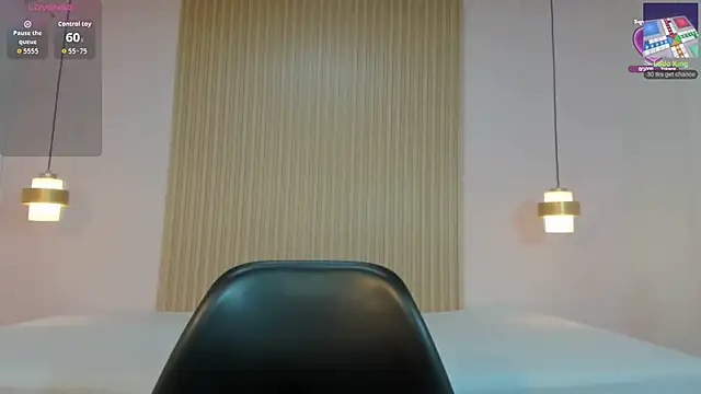 Snapshot of Izelevans chatting on 02.22.26 Izelevans online show from 02.22.26