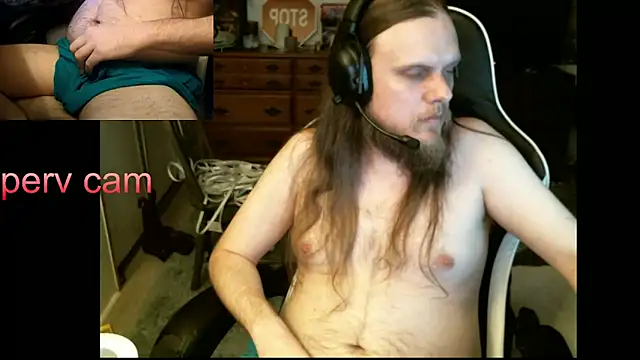 Snapshot of watchmegamer chatting on 11.25.25 watchmegamer online show from 11.25.25