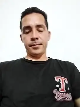 Snapshot of Logan_hetero1 chatting on 11.23.25 Logan hetero1 online show from 11.23.25