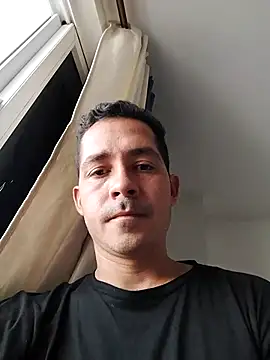 Snapshot of Logan_hetero1 chatting on 11.23.25 Logan hetero1 online show from 11.23.25