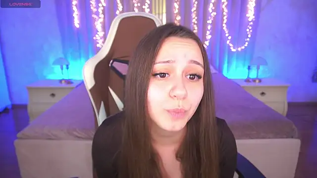 Snapshot of TinyNatalie chatting on 03.30.26 TinyNatalie online show from 03.30.26