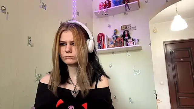 TraceeSchutt online show from 12.22.25