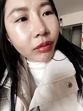 Snapshot of babe-mup chatting on 11.26.25 babe-mup online show from 11.26.25