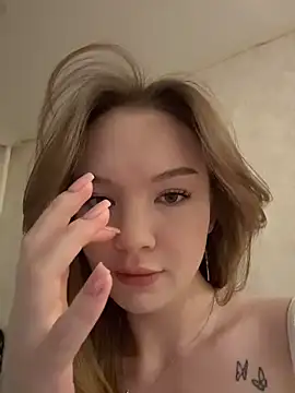 Snapshot of feral__berryss chatting on 11.23.25 feral berryss online show from 11.23.25