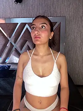 Snapshot of ZoeJohnson_Pink chatting on 11.25.25 ZoeJohnson Pink online show from 11.25.25