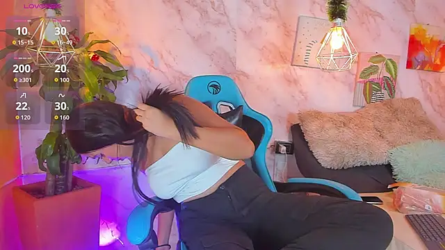 Snapshot of taamy_desire chatting on 11.29.25 taamy desire online show from 11.29.25