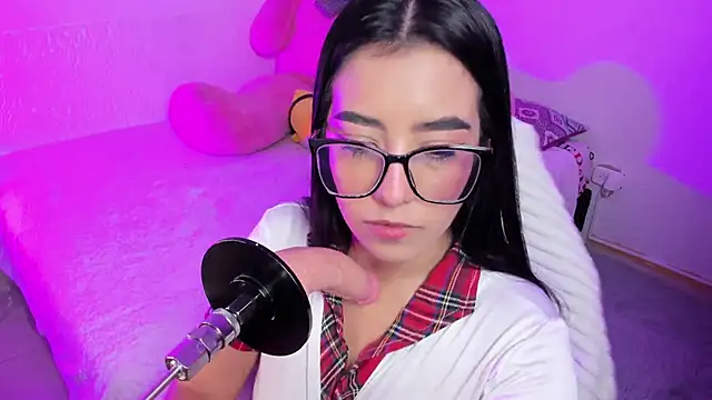 IbbieeBennett 1 online show from 02.17.26