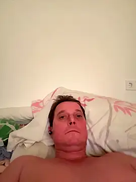 Snapshot of zsoltsebestyen1 chatting on 11.29.25 zsoltsebestyen1 online show from 11.29.25