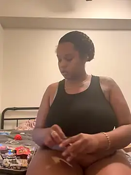 Goldenmami online show from 12.02.25