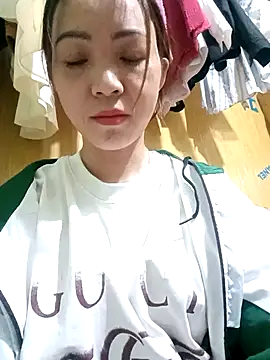 Snapshot of bong-ngo- chatting on 11.27.25 bong-ngo- online show from 11.27.25