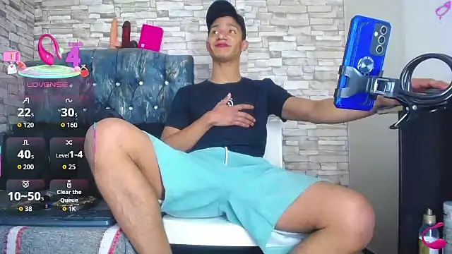 Snapshot of stefanodj chatting on 11.25.25 stefanodj online show from 11.25.25