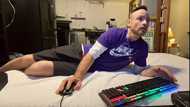 Snapshot of famous1tad chatting on 11.29.25 famous1tad online show from 11.29.25