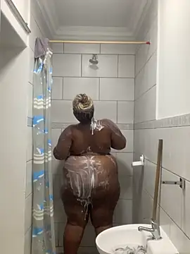 Snapshot of cuddlegiantbear chatting on 11.24.25 cuddlegiantbear online show from 11.24.25