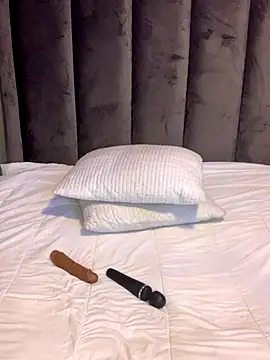 Snapshot of cuddlegiantbear chatting on 11.26.25 cuddlegiantbear online show from 11.26.25