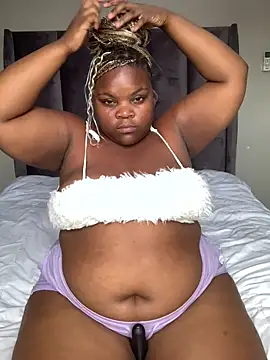 Snapshot of cuddlegiantbear chatting on 11.28.25 cuddlegiantbear online show from 11.28.25