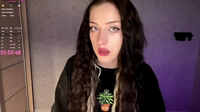 Snapshot of Meowluly chatting on 04.09.26 Meowluly online show from 04.09.26