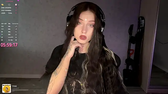 Snapshot of Meowluly chatting on 04.12.26 Meowluly online show from 04.12.26