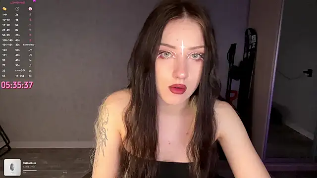 Snapshot of Meowluly chatting on 04.13.26 Meowluly online show from 04.13.26