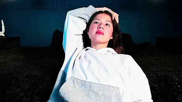 Snapshot of Skyy_bloom chatting on 12.20.25 Skyy bloom online show from 12.20.25