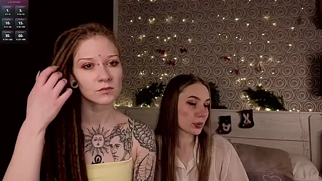 Snapshot of BobbieNibbe chatting on 12.23.25 BobbieNibbe online show from 12.23.25