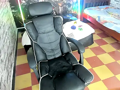 Snapshot of jay_orange chatting on 11.28.25 jay orange online show from 11.28.25