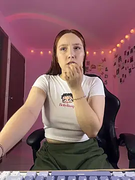 Snapshot of Davne_ chatting on 02.19.26 Davne online show from 02.19.26