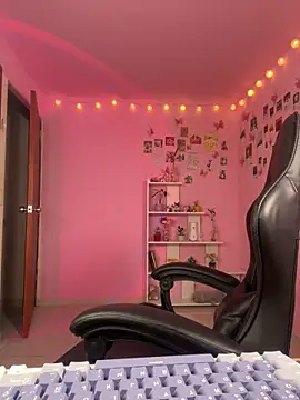 Snapshot of Davne_ chatting on 02.20.26 Davne online show from 02.20.26