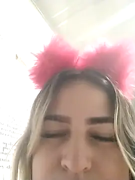 Snapshot of sexy_aurora_ourdoors chatting on 11.27.25 sexy aurora ourdoors online show from 11.27.25