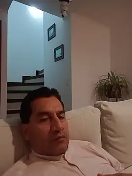 Snapshot of ChrisFloresP chatting on 11.26.25 ChrisFloresP online show from 11.26.25