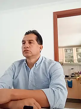 Snapshot of ChrisFloresP chatting on 12.01.25 ChrisFloresP online show from 12.01.25