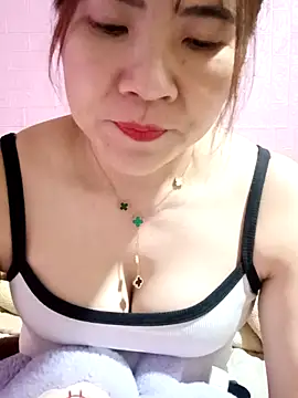 Snapshot of Lily-ross22 chatting on 11.30.25 Lily-ross22 online show from 11.30.25