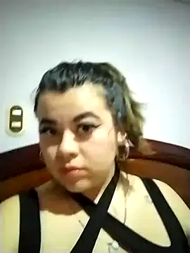 Snapshot of Reynpau19 chatting on 12.04.25 Reynpau19 online show from 12.04.25