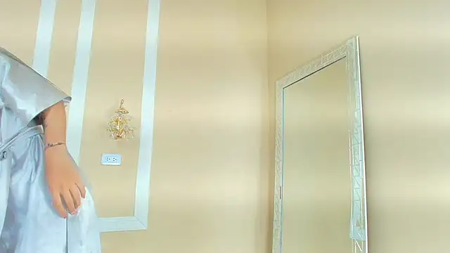 HallieStone online show from 01.08.26