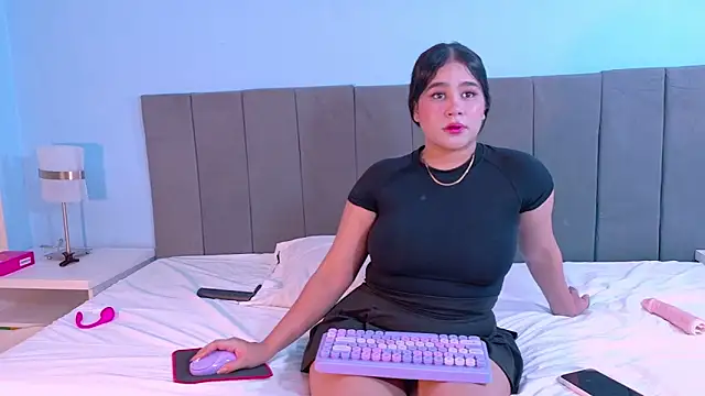 Lizz Bunny online show from 04.29.26