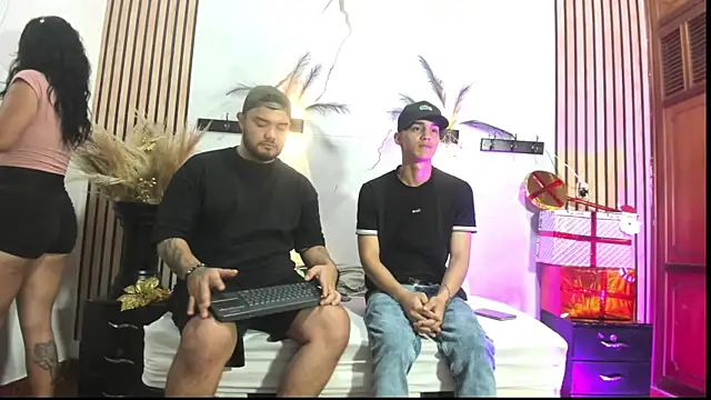 Karen Mio online show from 12.01.25