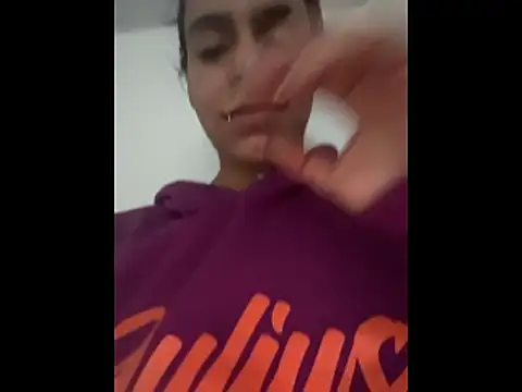 SaraAndrade  online show from 12.15.25