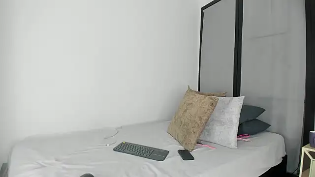 niicole steele  online show from 03.18.26