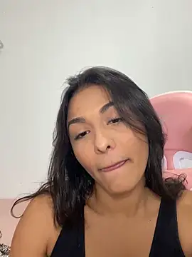 Snapshot of Laurapocahontas chatting on 11.27.25 Laurapocahontas online show from 11.27.25