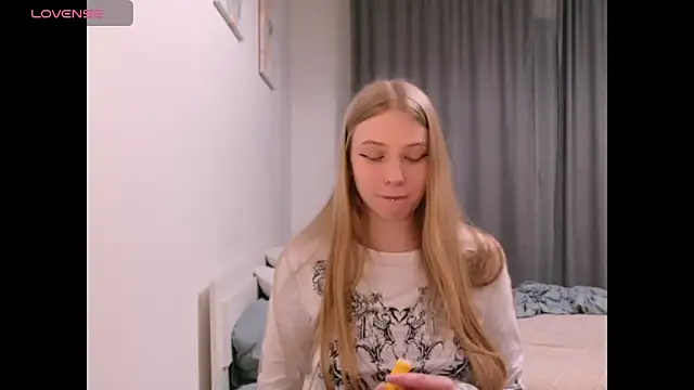  Milana Sparkl75  online show from 12.03.25