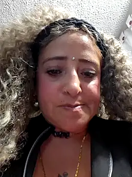 Snapshot of MelodyHockier chatting on 11.26.25 MelodyHockier online show from 11.26.25