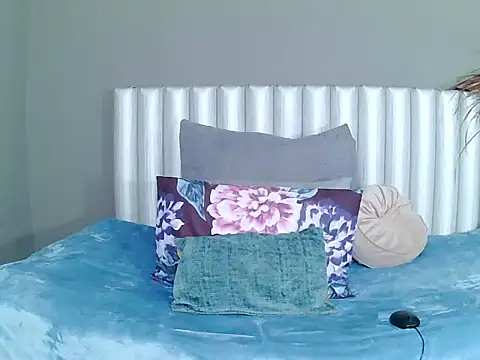 Snapshot of SavageHoney chatting on 11.26.25 SavageHoney online show from 11.26.25