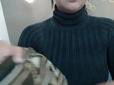 Snapshot of Elektrarosy chatting on 11.27.25 Elektrarosy online show from 11.27.25