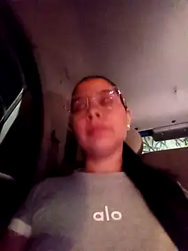 Snapshot of KarelysAC chatting on 11.26.25 KarelysAC online show from 11.26.25