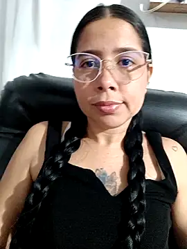 Snapshot of KarelysAC chatting on 12.01.25 KarelysAC online show from 12.01.25