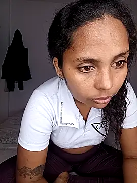 Snapshot of risithos chatting on 12.18.25 risithos online show from 12.18.25