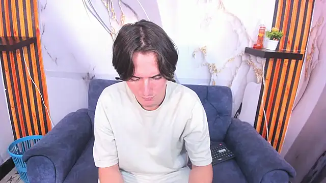 Aaron LatinMen2 online show from 11.28.25