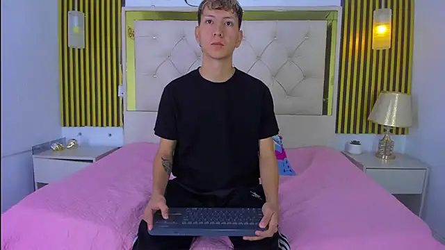 Snapshot of sammysex- chatting on 11.25.25 sammysex- online show from 11.25.25